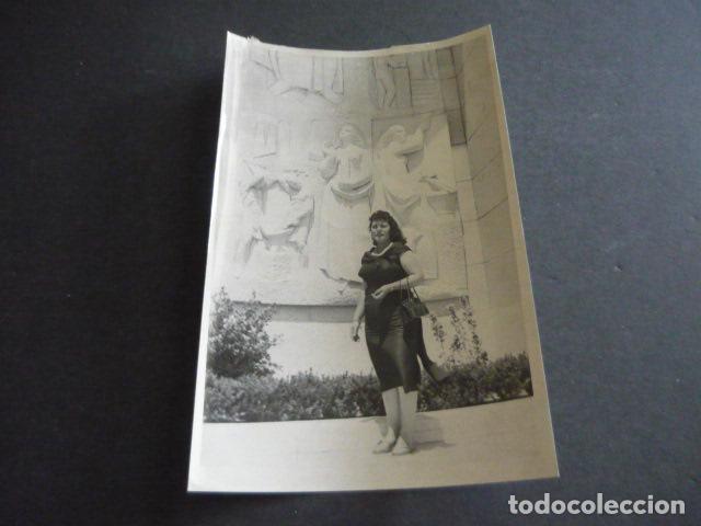 Alte Fotografie: ISABEL GARCIA SANCHA GANADORA CONCURSO UNA SEMANA CON GLORIA LASSO ANTIGUA FOTOGRAFIA 18 X 12 CM