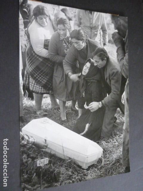 Fotografia antica: BILBAO ENTIERRO DE NI&Ntilde;OS GITANOS AHOGADOS EN RIA DE AS&Uacute;A ANTIGUA FOTOGRAFIA 20 X 30 CM
