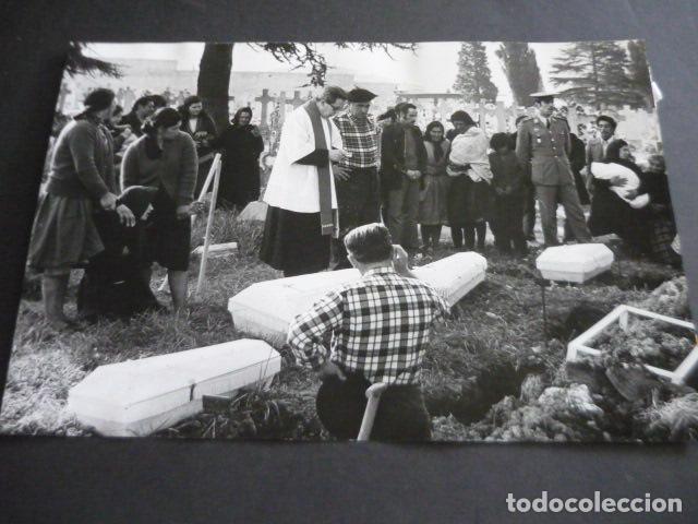 Fotograf&iacute;a antigua: BILBAO ENTIERRO DE NI&Ntilde;OS GITANOS AHOGADOS EN RIA DE AS&Uacute;A ANTIGUA FOTOGRAFIA 20 X 30 CM