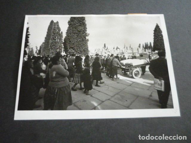 Alte Fotografie: BILBAO ENTIERRO DE NI&Ntilde;OS GITANOS AHOGADOS EN RIA DE AS&Uacute;A ANTIGUA FOTOGRAFIA 18 X 13 CM