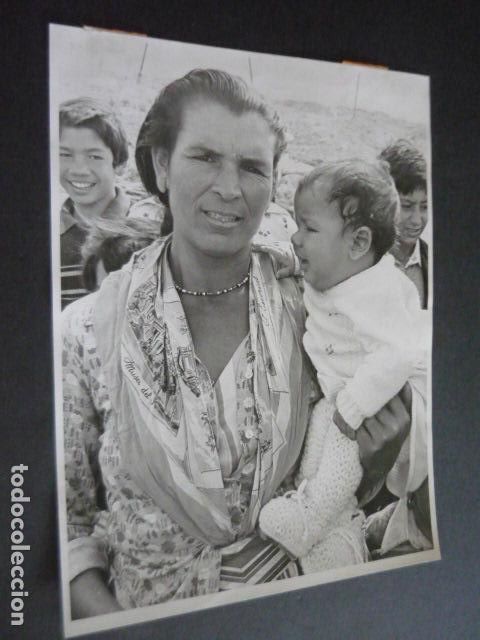 Fotograf&iacute;a antigua: VILLAVERDE MADRID SECUESTRO DE NI&Ntilde;O GITANO ANTIGUA FOTOGRAFIA 18 X 24 CM