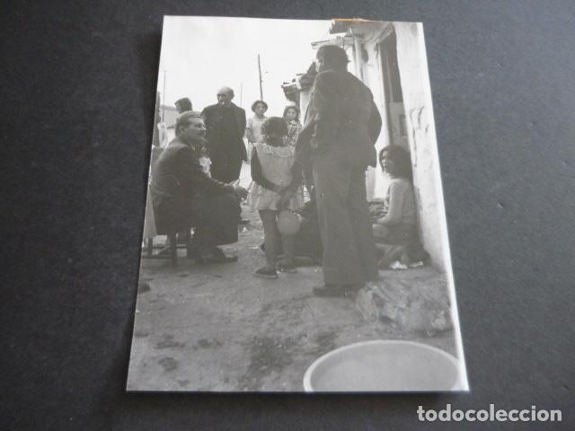 Alte Fotografie: BARCELONA CHABOLAS DE CASA ANTUNES GITANOS ANTIGUA FOTOGRAFIA 18 X 13 CM