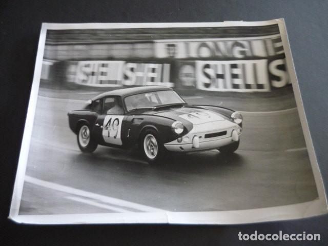 Fotografia antica: TRIUMPH SPITFIRE AUTOMOVIL EN 24 HORAS DE LE MANS 1964 AUTOMOVILISMO FOTOGRAFIA ORIGINAL 25 X 21 CM