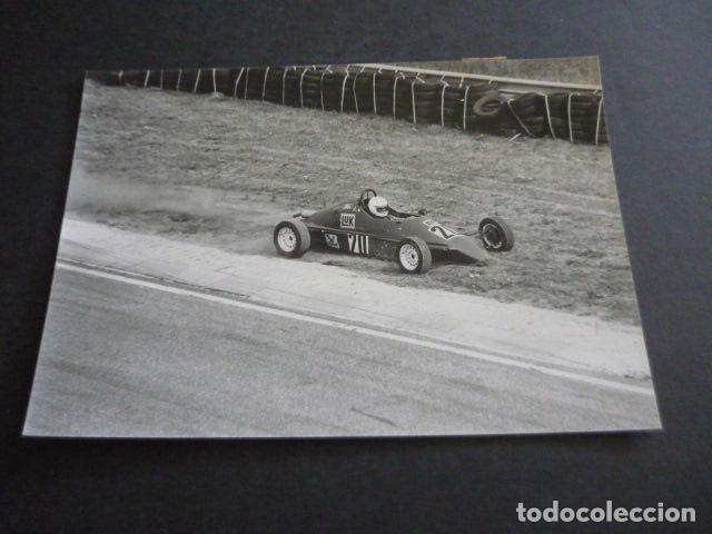 Fotograf&iacute;a antigua: VERNER KONIG CORREDOR EN FORMULA FORD 2000 AUTOMOVILISMO ANTIGUA FOTOGRAFIA ORIGINAL 18 X 13 CM