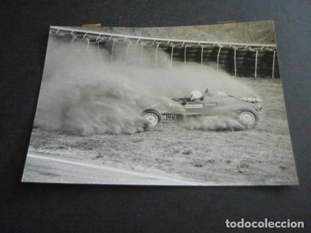 Fotograf&iacute;a antigua: VERNER KONIG CORREDOR EN FORMULA FORD 2000 AUTOMOVILISMO ANTIGUA FOTOGRAFIA ORIGINAL 18 X 13 CM