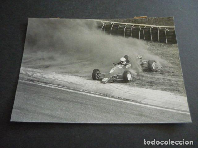 Fotograf&iacute;a antigua: VERNER KONIG CORREDOR EN FORMULA FORD 2000 AUTOMOVILISMO ANTIGUA FOTOGRAFIA ORIGINAL 18 X 13 CM