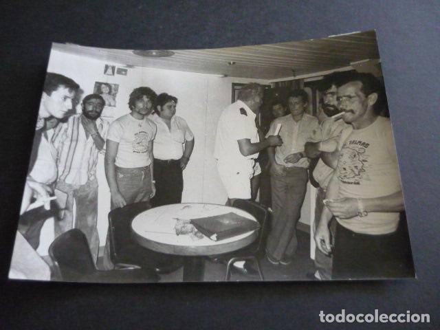 Fotograf&iacute;a antigua: BARCO MERCANTE ALARMA TRIPULACION ANTIGUA FOTOGRAFIA ORIGINAL 18 X 13 CM