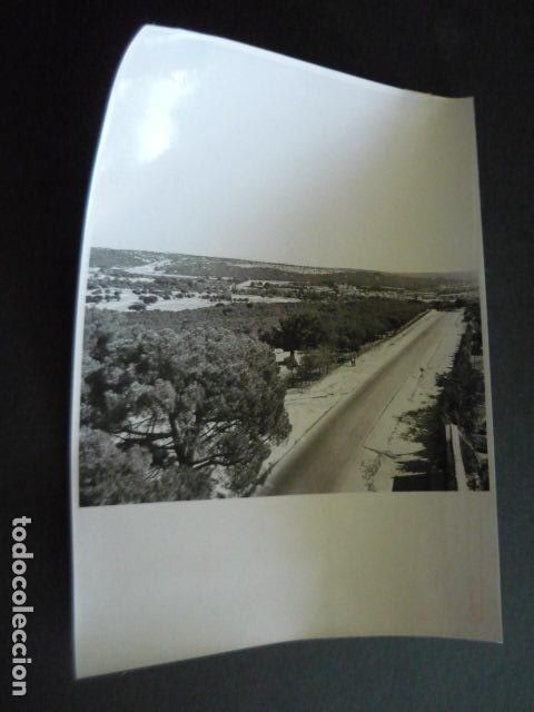 Fotograf&iacute;a antigua: EL PARDO PANORAMICA DEL MONTE Y CARRETERA ANTIGUA FOTOGRAFIA ORIGINAL 18 X 24 CM