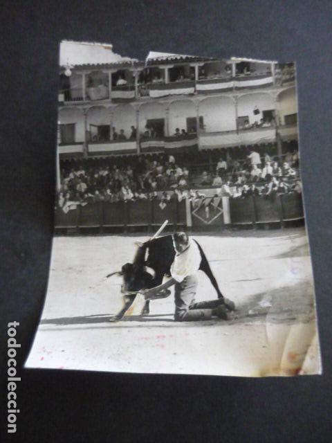 Fotografia antiga: CHINCHON MADRID FESTIVAL TAURINO ANTIGUA FOTOGRAFIA ORIGINAL 11 X 15 CM