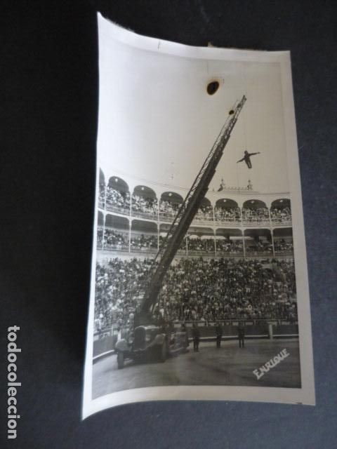 Fotografia antica: MADRID PLAZA DE TOROS DE LAS VENTAS FESTIVAL BOMBERO TORERO ANTIGUA FOTOGRAFIA ORIGINAL 18 X 13 CM