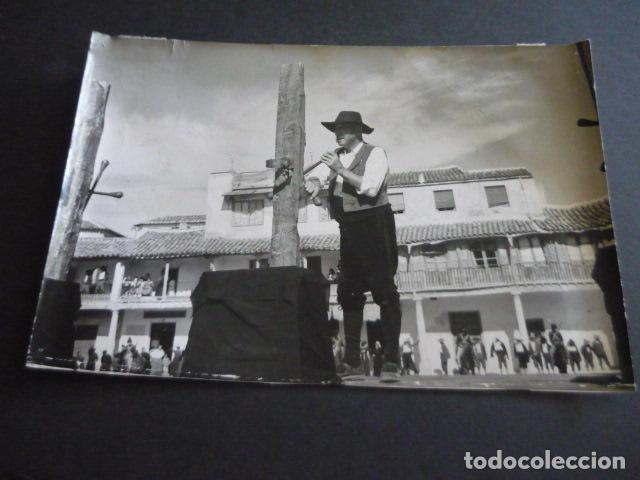 Antique Photography: COLMENAR DE OREJA MADRID RODAJE PELICUL LLANTO POR UN BANDIDO ANTIGUA FOTOGRAFIA ORIGINAL 18 X 24 CM