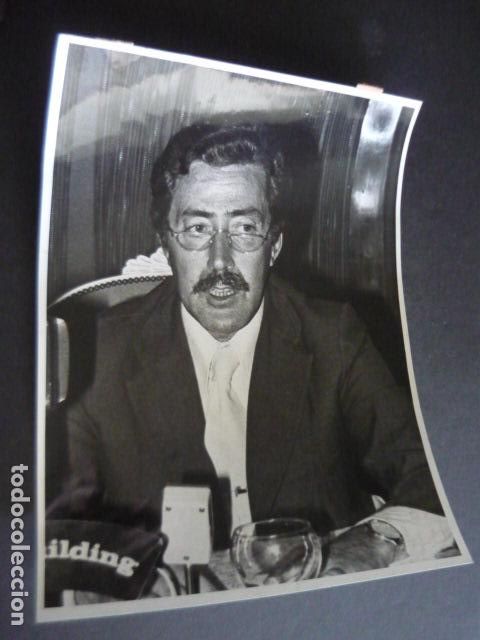 Fotografia antica: JESUS DE LA SERNA ESCRITOR ANTIGUA FOTOGRAFIA ORIGINAL 18 X 24 CM