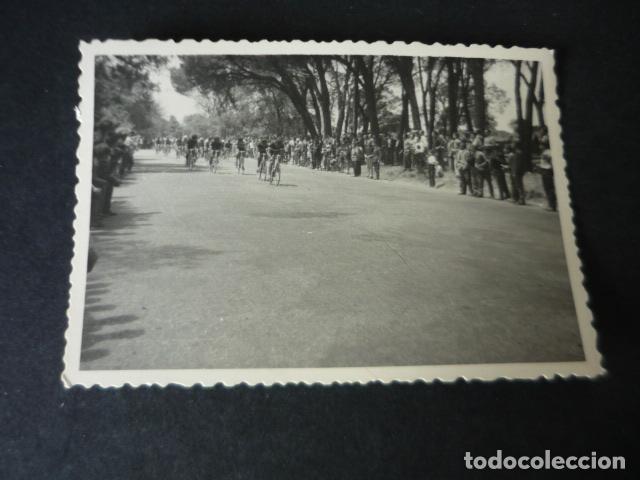 Antique Photography: VUELTA CICLISTA A ESPA&Ntilde;A 1963 A SU PASO POR LA PROVINCIA MADRID ANTIGUA FOTOGRAFIA 7 X 10 CM