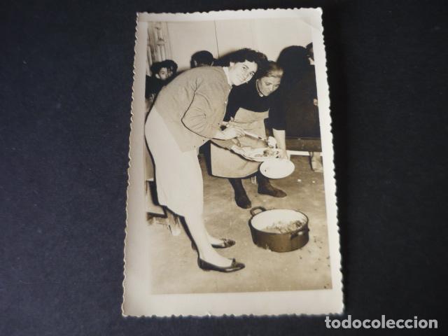 Photographie ancienne: MADRID PUEBLO NUEVO COCINANDO ROQUE FOTOGRAFO ANTIGUA FOTOGRAFIA 8,5 X 13.5 CM