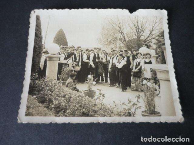 Alte Fotografie: ESPARRAGUERA BARCELONA GRUPO HOMBRES CON TRAJE TIPICO PAYES ANTIGUA FOTOGRAFIA PUIG FONT FOT. 7 X 10
