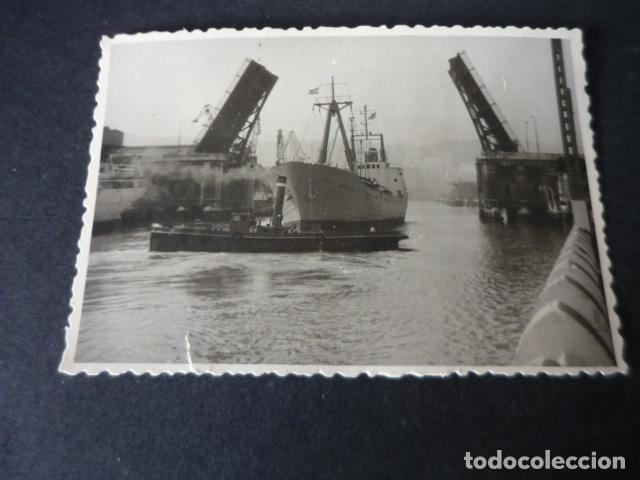 Fotografia antiga: BILBAO PUENTE EN LA RIA ANTIGUA FOTOGRAFIA 7,5 X 10 CM