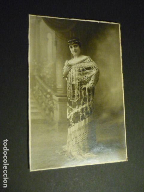 Antique Photography: RETRATO DE MUJER CON MANTON ALFONSO FOTOGRAFO MADRID 10 X 14 CM