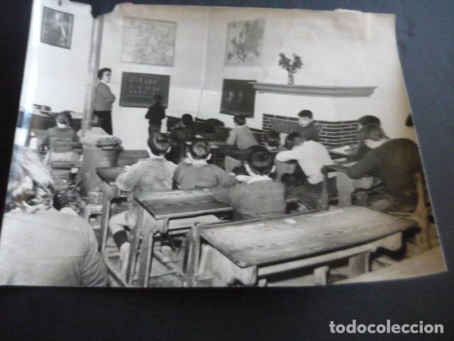 Fotograf&iacute;a antigua: HORCAJUELO DE LA SIERRA MADRID ESCUELA NACIONAL MAESTRA ANTIGUA FOTOGRAFIA ORIGINAL 18 X 24 CM