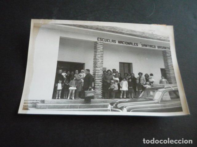 Fotograf&iacute;a antigua: MADRID ESCUELA SANTIAGO BASANTA VACUNACION POLIOMELITIS ANTIGUA FOTOGRAFIA ORIGINAL 18 X 13 CM