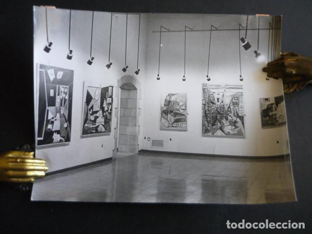 Fotograf&iacute;a antigua: BARCELONA EXPOSICION DEL PINTOR PABLO PICASSO 1969 SEGU&Iacute; FOT. ANTIGUA FOTOGRAFIA ORIGINAL 18 X 24 CM