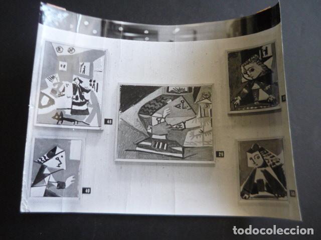 Fotograf&iacute;a antigua: BARCELONA EXPOSICION DEL PINTOR PABLO PICASSO 1969 SEGU&Iacute; FOT. ANTIGUA FOTOGRAFIA ORIGINAL 18 X 24 CM
