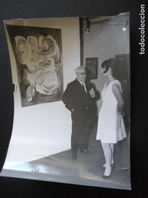 Photographie ancienne: MADRID SALA SKIRA EXPOSICION PINTOR NAVARRO RAM&Oacute;N 1969 ANTIGUA FOTOGRAFIA ORIGINAL 18 X 24 CM