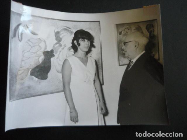 Photographie ancienne: MADRID SALA SKIRA EXPOSICION PINTOR NAVARRO RAM&Oacute;N 1969 ANTIGUA FOTOGRAFIA ORIGINAL 18 X 24 CM