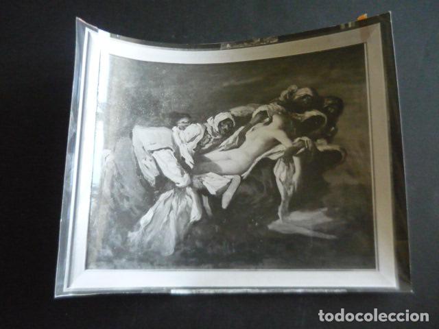 Fotografia antiga: MADRID GALERIA ARRIBAS EXPOSICION PINTOR TEODORO DELGADO 1969 ANTIGUA FOTOGRAFIA ORIGINAL 18 X 24 CM
