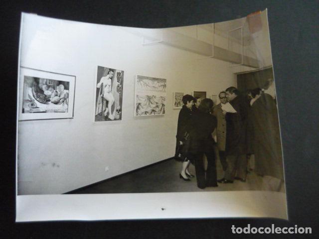 Antique Photography: MADRID GALERIA RAMON DURAN EXPOSICION PINTOR ESCAPRPIZ0 1969 ANTIGUA FOTOGRAFIA ORIGINAL 18 X 24 CM
