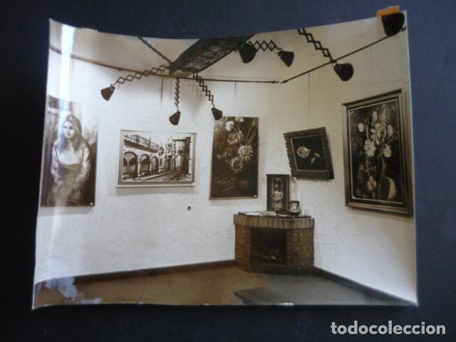 Fotografia antica: MADRID GALERIA ROMA EXPOSICION PINTORES NOVELES 1971 ANTIGUA FOTOGRAFIA ORIGINAL 18 X 24 CM