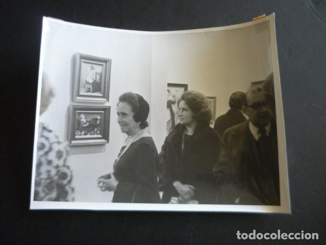 Photographie ancienne: MADRID EXPOSICION PINTOR TEODORO DELGADO 1972 ANTIGUA FOTOGRAFIA ORIGINAL 18 X 24 CM