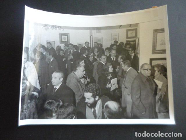 Alte Fotografie: MADRID INAUGURACION GALERIA DE ARTE ANNE BARCHET 1972 ANTIGUA FOTOGRAFIA ORIGINAL 18 X 24 CM
