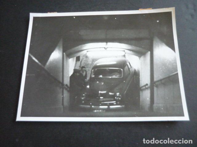 Fotografia antiga: MADRID METRO BANCO DE ESPA&Ntilde;A AUTOMOVIL ACCIDENTADO INTERIOR ANTIGUA FOTOGRAFIA ORIGINAL 24 X 18 CM