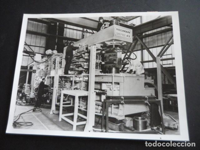 Fotografia antica: FABRICA DE AUTOMOVILES ANTIGUA FOTOGRAFIA ORIGINAL 18 X 24 CM