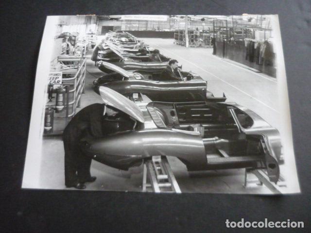 Fotografia antica: FABRICACION AUTOMOVIL JAGUAR ANTIGUA FOTOGRAFIA ORIGINAL 15 X 20 CM