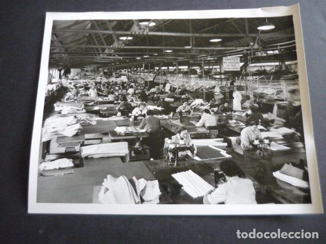 Fotografia antica: FABRICA AUTOMOVIL AUSTIN EN BIRMINGHAM ANTIGUA FOTOGRAFIA ORIGINAL 15 X 20 CM