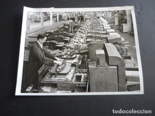 Fotografia antica: FABRICA AUTOMOVILES EN BIRMINGHAM ANTIGUA FOTOGRAFIA ORIGINAL 15 X 20 CM