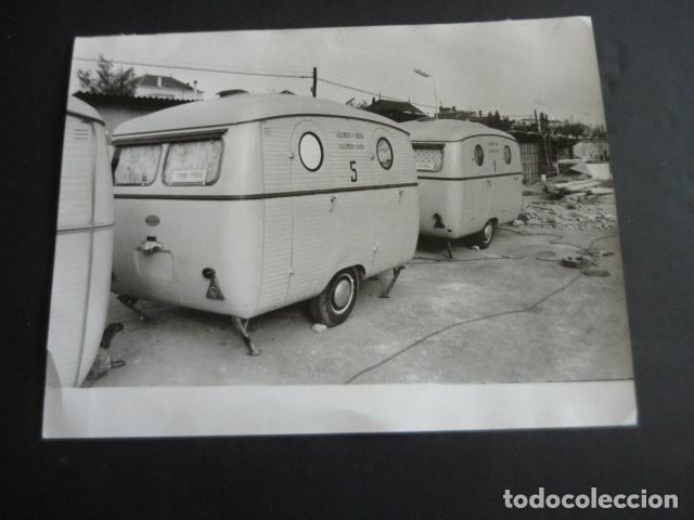 Alte Fotografie: MADRID ROULOTTES DEL ACTOR TYRONE POWER ANTIGUA FOTOGRAFIA ORIGINAL 18 X 24 CM