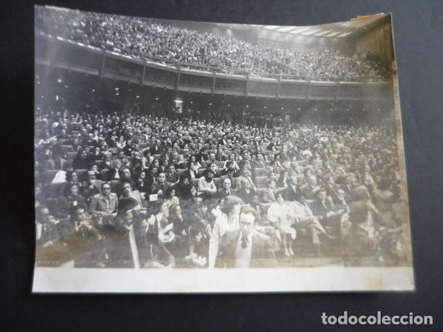 Fotograf&iacute;a antigua: MADRID 1978 INTEGRACION PARTIDO SOCIALISTA POPULAR EN EL PSOE FOTOGRAFIA ORIGINAL 18 X 24 CM