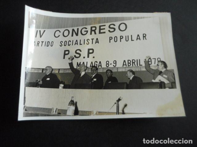 Fotograf&iacute;a antigua: IV CONGRESO PARTIDO SOCIALISTA POPULAR TIERNO GALVAN TRANSICCION 1978 FOTOGRAFIA ORIGINAL 18 X 13 CM