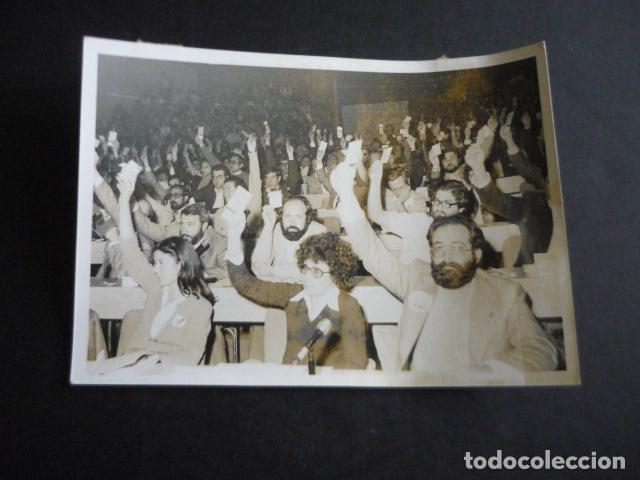 Fotograf&iacute;a antigua: IV CONGRESO PARTIDO SOCIALISTA POPULAR TIERNO GALVAN TRANSICCION 1978 FOTOGRAFIA ORIGINAL 18 X 13 CM