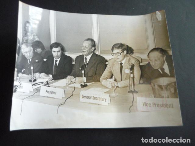 Fotograf&iacute;a antigua: MADRID REUNION INTERNACIONAL SOCIALISTA TRANSICCION 1977 FOTOGRAFIA ORIGINAL 18 X 24 CM