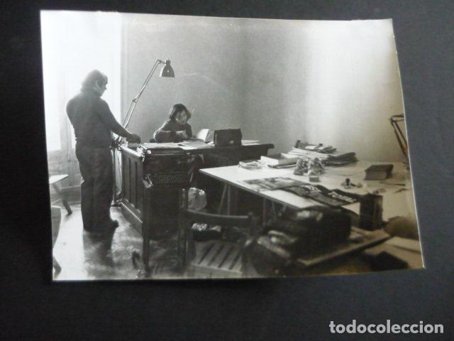 Antique Photography: BARCELONA SEDE PARTIDO SOCIALISTA CATALU&Ntilde;A TRANSICCION 1977 FOTOGRAFIA 18 X 24 CM