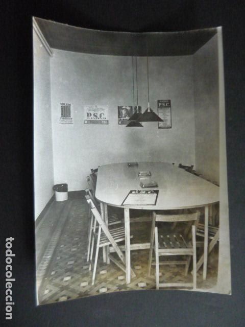 Fotografia antiga: BARCELONA SEDE PARTIDO SOCIALISTA CATALU&Ntilde;A TRANSICCION 1977 FOTOGRAFIA 18 X 24 CM