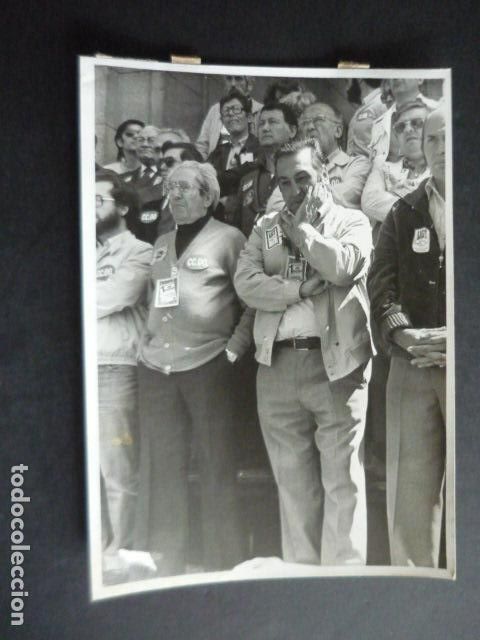 Fotografia antica: MADRID FIESTA 1 DE MAYO 1982 CARRILLO CAMACHO Y REDONDO FOTOGRAFIA 18 X 13 CM