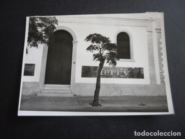 Fotografia antica: JEREZ DE LA FRONTERA CADIZ HUELGA TRABAJADORES BODEGAS DOMECQ FOTOGRAFIA 18 X 13 CM