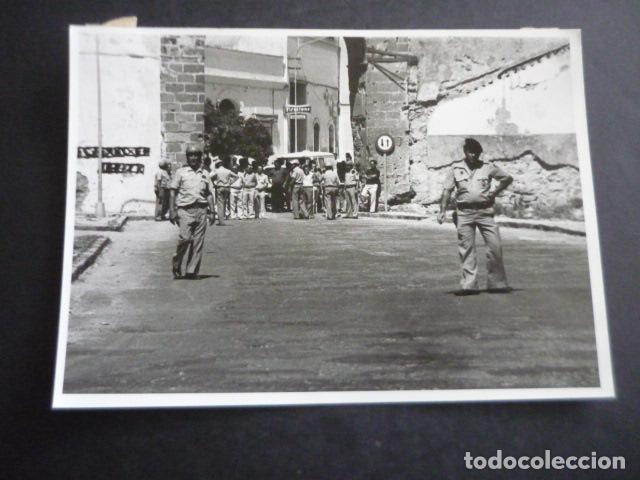Fotografia antica: JEREZ DE LA FRONTERA CADIZ HUELGA TRABAJADORES BODEGAS DOMECQ FOTOGRAFIA 18 X 13 CM