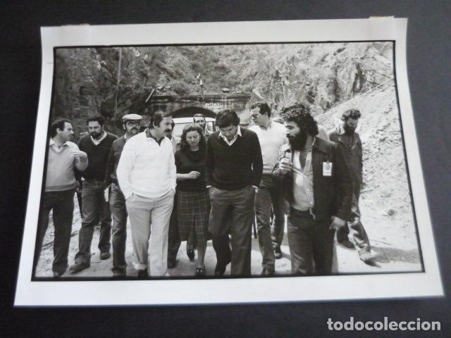Fotografia antica: ENCIERRO MINEROS DEL ANDEVALO MINA CALA HUELVA FOTOGRAFIA 24 X 18 CM