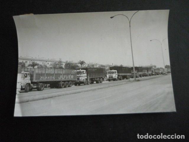 Fotografia antica: MURCIA MANIFESTACION DE CAMIONEROS POR MUERTE EN LORCA CAMION FOTOGRAFIA 13 X 18 CM