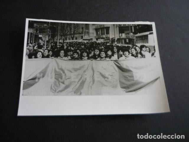 Alte Fotografie: BILBAO MANIFESTACON JUICIO ABORTO FOTOGRAFIA 18 X 13 CM